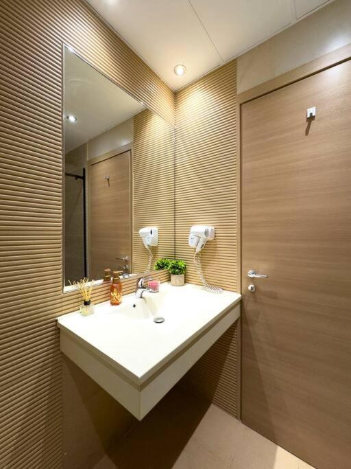 Luxury 2 Bedroom Apartment Bucarest Extérieur photo