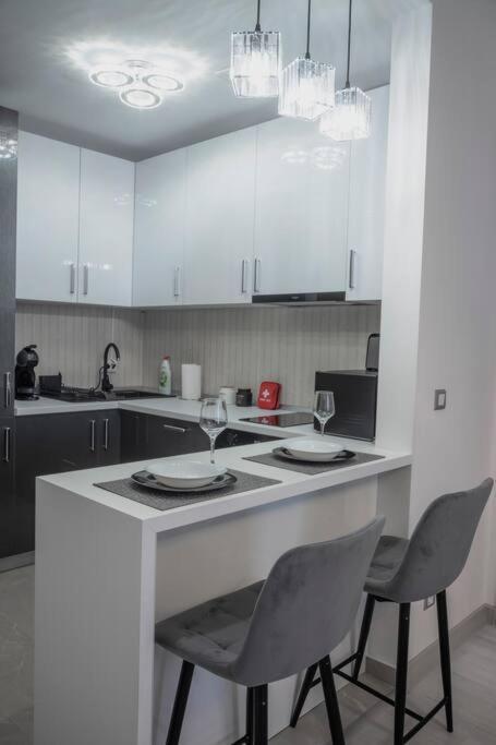 Luxury 2 Bedroom Apartment Bucarest Extérieur photo