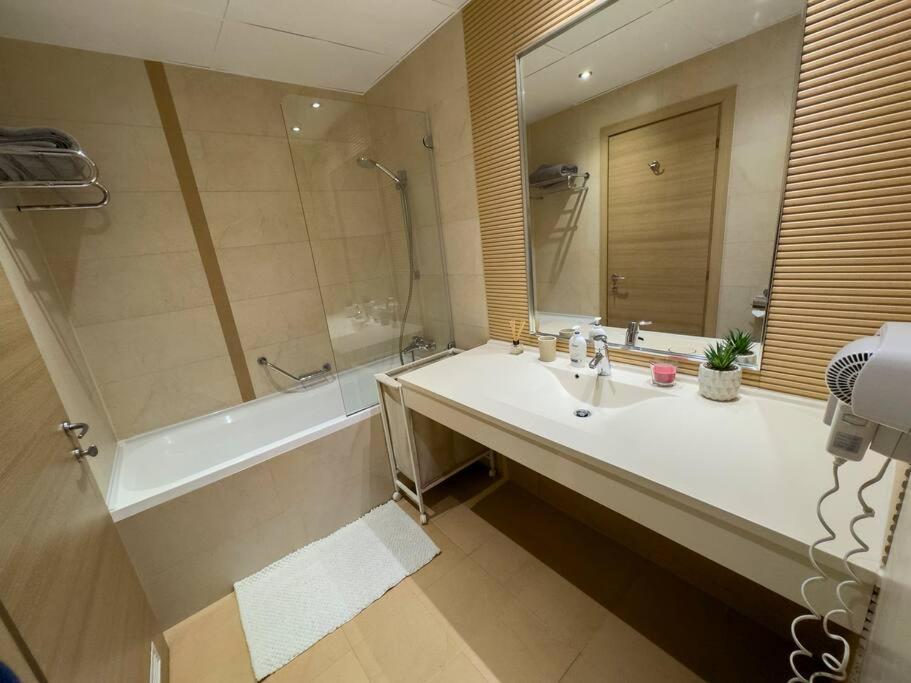 Luxury 2 Bedroom Apartment Bucarest Extérieur photo