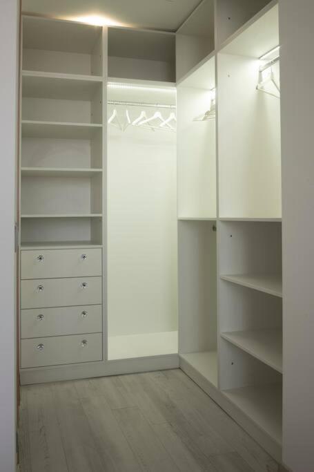 Luxury 2 Bedroom Apartment Bucarest Extérieur photo