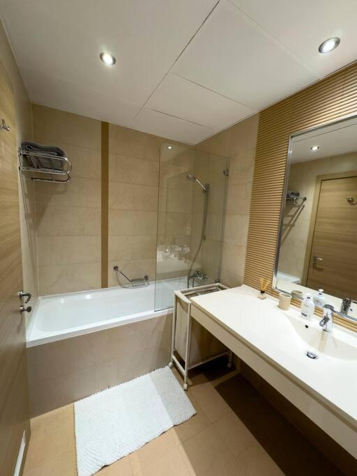 Luxury 2 Bedroom Apartment Bucarest Extérieur photo