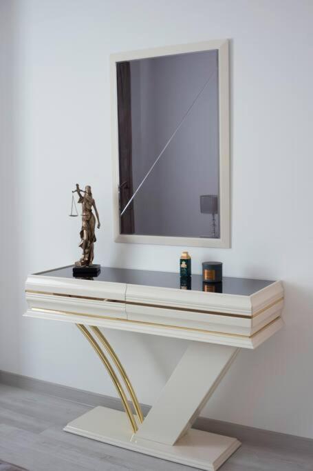 Luxury 2 Bedroom Apartment Bucarest Extérieur photo