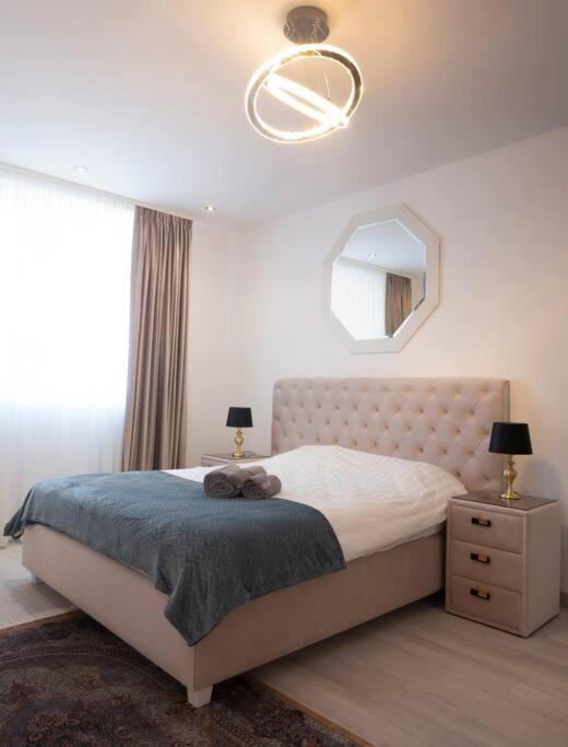 Luxury 2 Bedroom Apartment Bucarest Extérieur photo